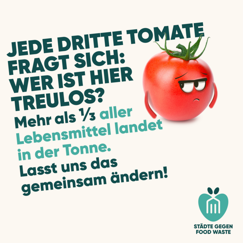 traurige Tomate. Text: "Jede dritte Tomate fragt sich: wer ist hier treulos? Mehr als 1/3 aller Lebensmittel landet in der Tonne. Lasst uns das gemeinsam ändern!"
