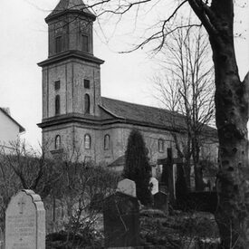 Schwarzweiß Foto vom Friedhof