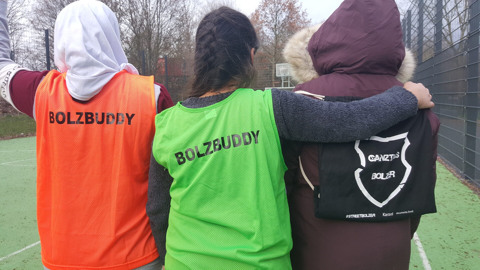 Fairplay MultiplikatorInnen der Valentin-Traudt-Schule: die Bolzbuddies achten darauf dass es auf dem Bolzplatz fair zu geht