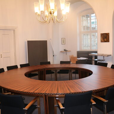 Der Runde Tisch im Kommissionszimmer