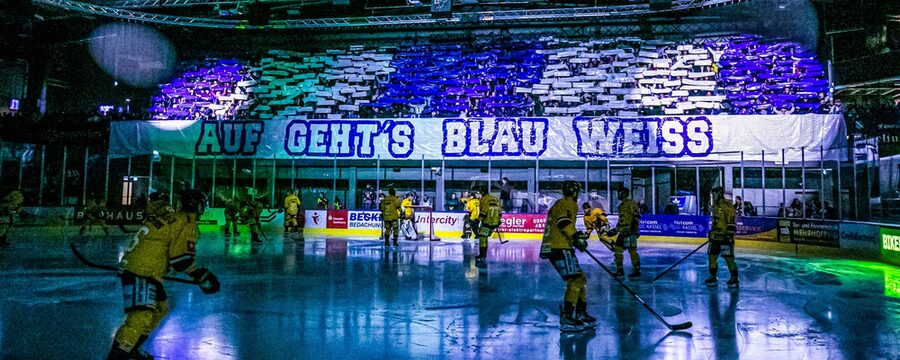 Eishockeyspiel der Kassel Huskies -Blick auf den Fanblock