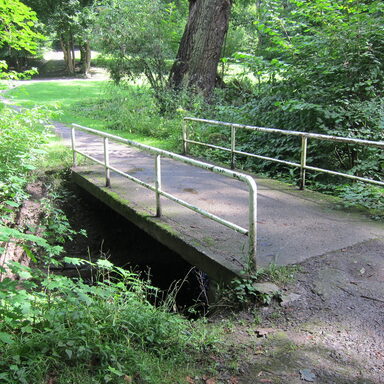 Brücke im Park Schönfeld