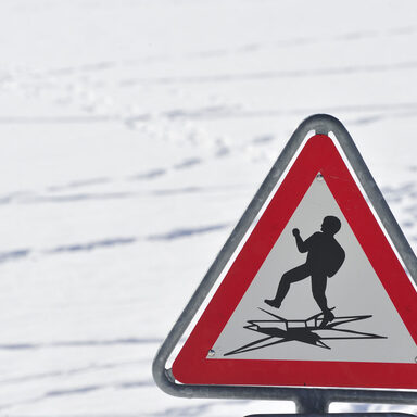 Warnschild Eisfläche nicht betreten