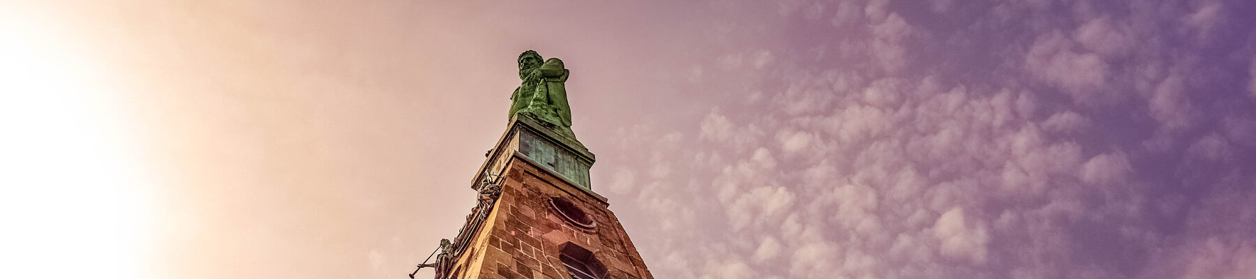 Herkules-Statue auf ihrem Podest in Kassel