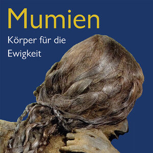 Plakat zur Sonderausstellung "Mumien - Körper für die Ewigkeit" mit Foto einer weiblichen Mumie mit geflochtenem Haar.