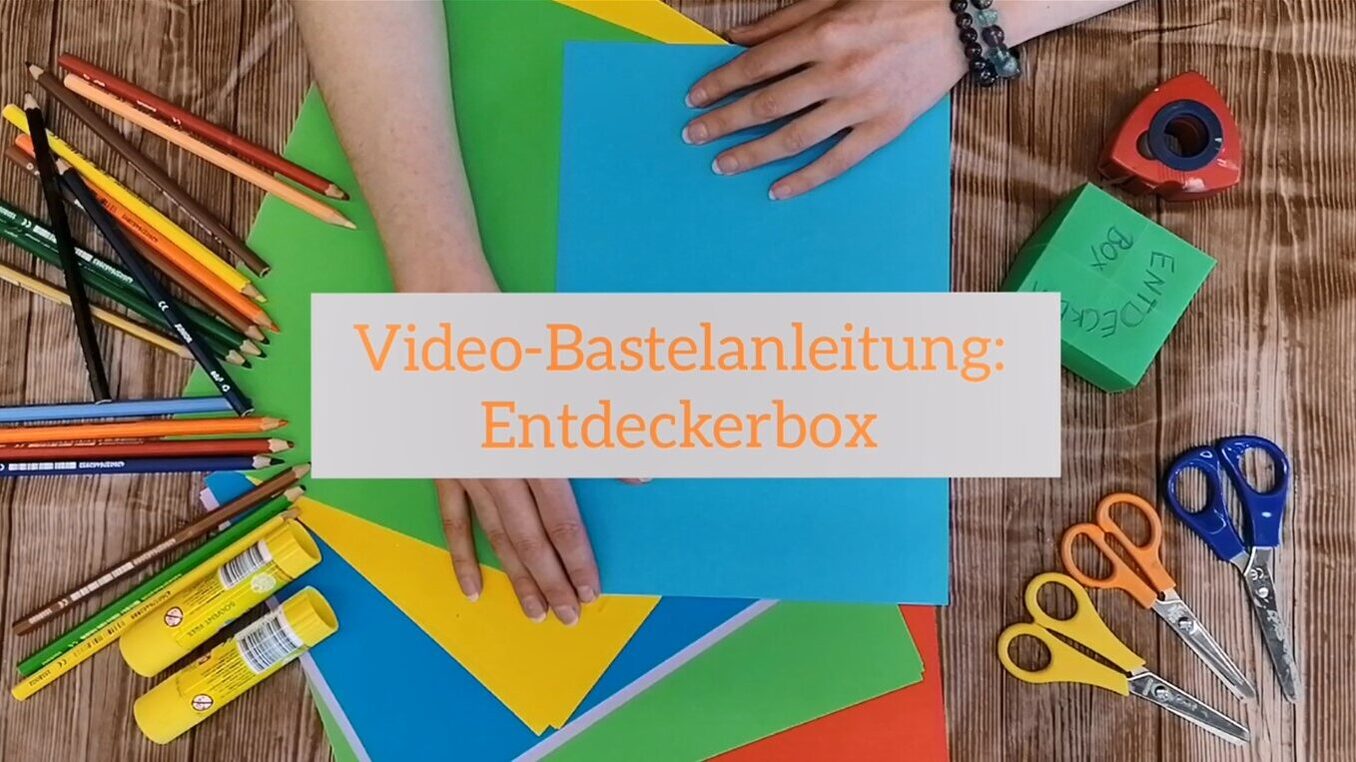 In dem Video wird gezeigt, wie man eine Entdeckerbox basteln kann.
