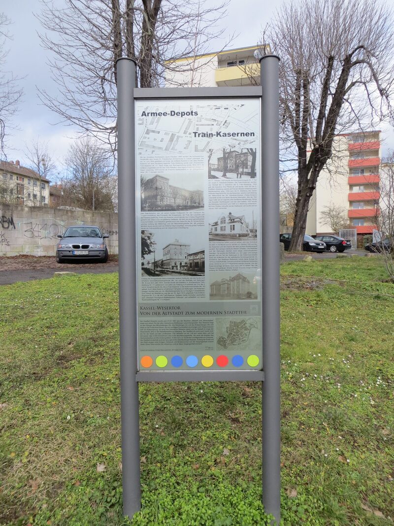 Erinnerungstafel an der Ecke Ihringshäuser Straße / Mittelring