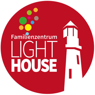 Logo vom Familienzentrum Lighthouse mit einem Leuchtturm