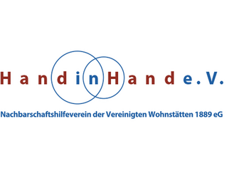 Schriftzug "Hand in Hand e.V.", darunter in klein ein Schriftzug "Nachbarschaftshilfeverein der Vereinigten Wohnstätten 1899 eG"