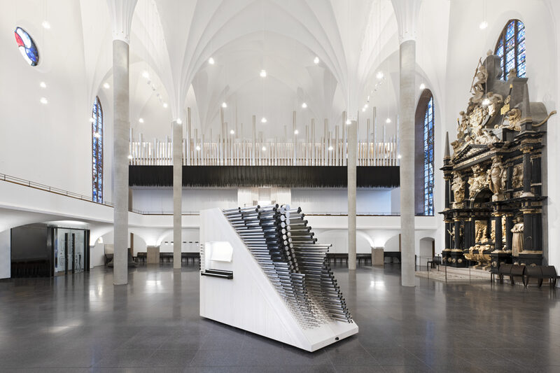 Das fahrbare Modul der Riegel-Orgel in St. Martin lässt sich an verschiedenen Stellen des Kirchenschiffes einsetzen.