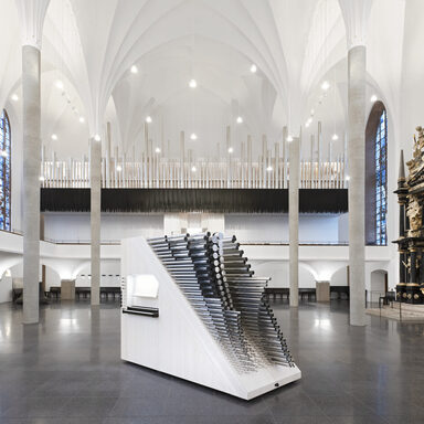 Das fahrbare Modul der Riegel-Orgel in St. Martin lässt sich an verschiedenen Stellen des Kirchenschiffes einsetzen.