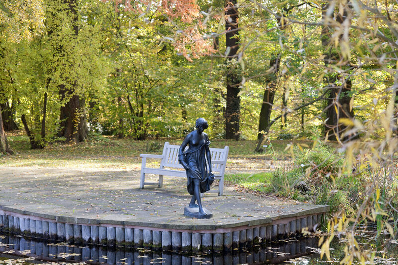 Figur im Park Schönfeld