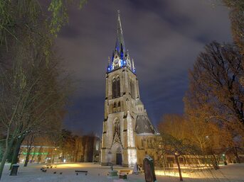 Lutherkirche bei Nacht im Winter