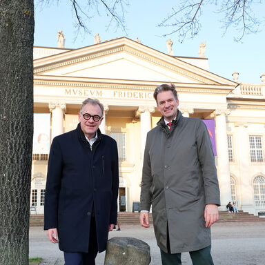 documenta-Geschäftsführer Andreas Hoffmann (li.) und Oberbürgermeister Sven Schoeller.