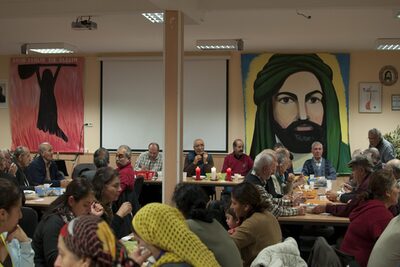 Blick in eine Versammlung der alevitischen Gemeinde Kassel